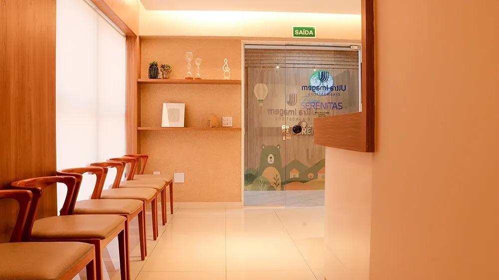 Sala de espera da clínica de ultrassom no Sudoeste
